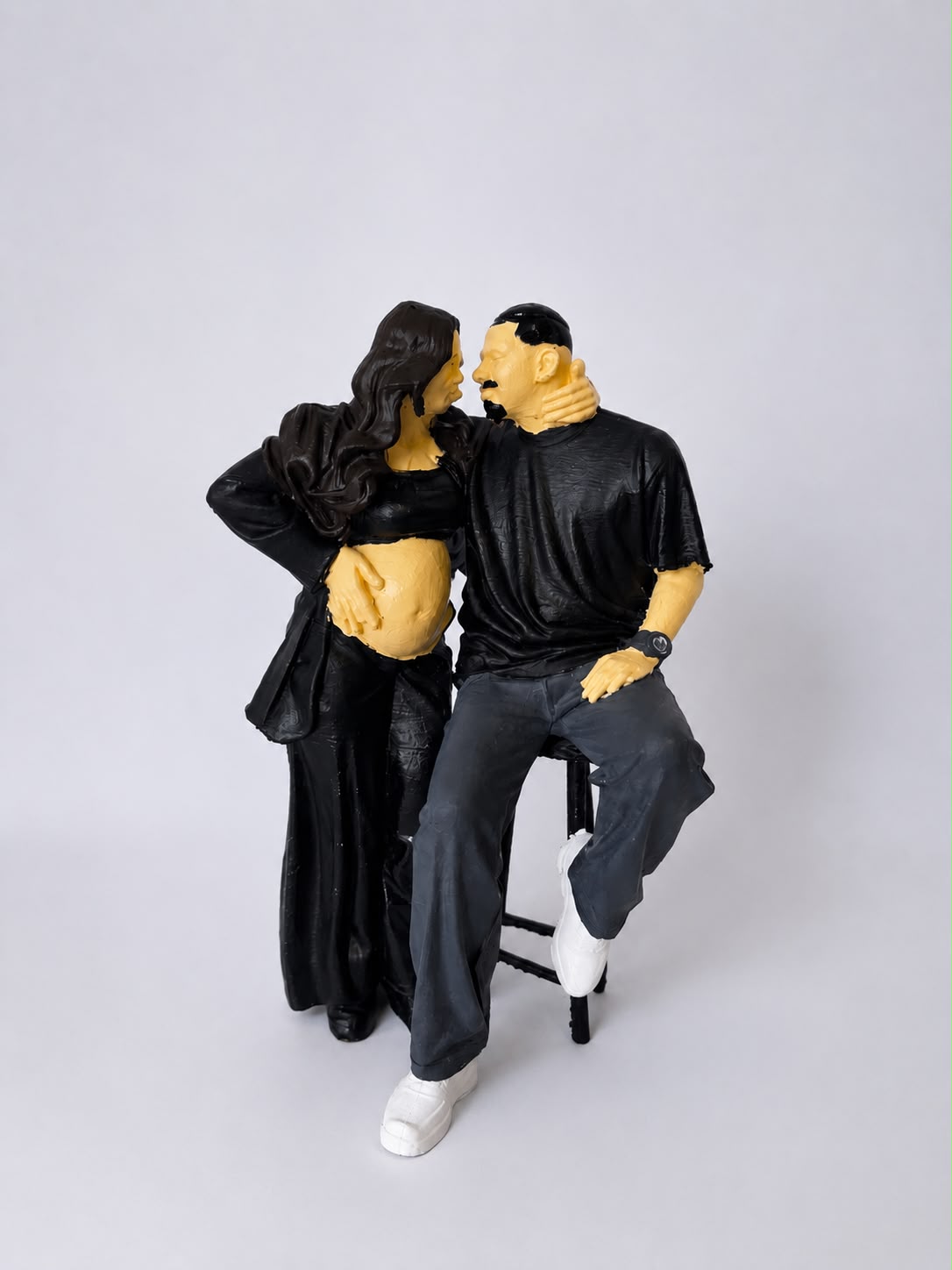 Escultura casal gestante